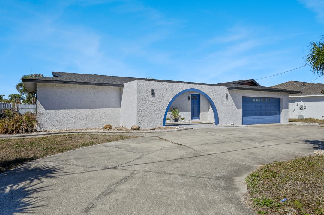 3926 Country Club Blvd, Cape Coral, FL 33904