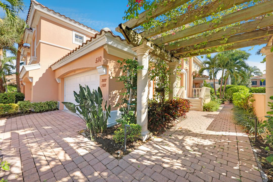 510 Via Veneto #102, Naples, FL 34108