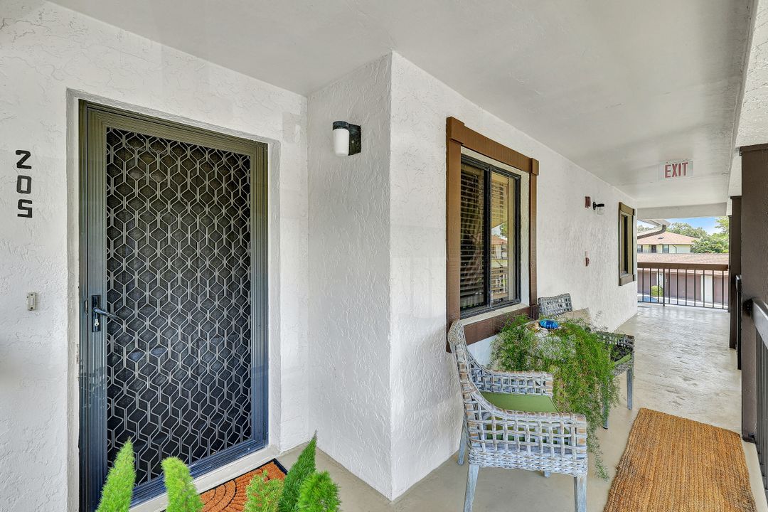 800 Misty Pines Cir #H205, Naples, FL 34105