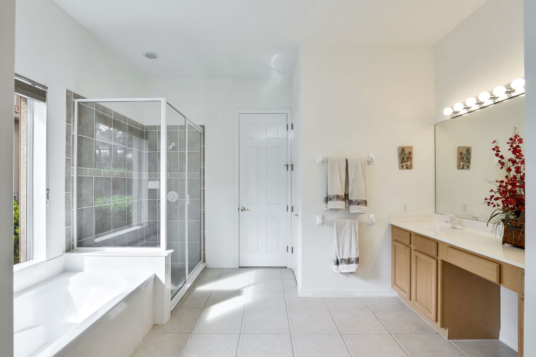 9956 St Moritz Dr, Miromar Lakes, FL 33913