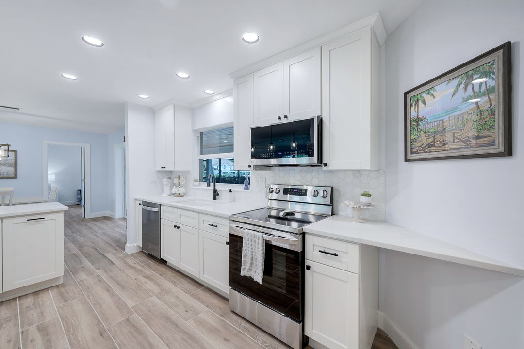 401 Lagoon Ave, Naples, FL 34108