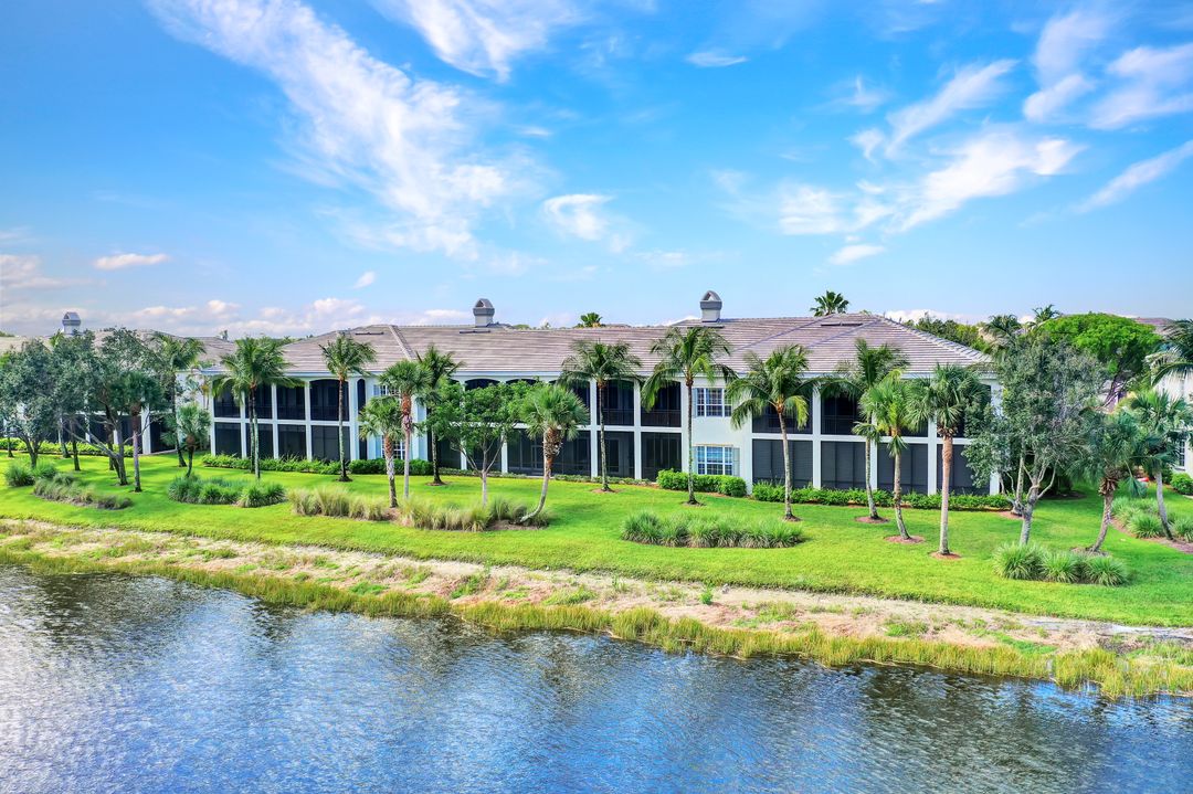 9235 Tesoro Ln #4-202, Naples, FL 34114