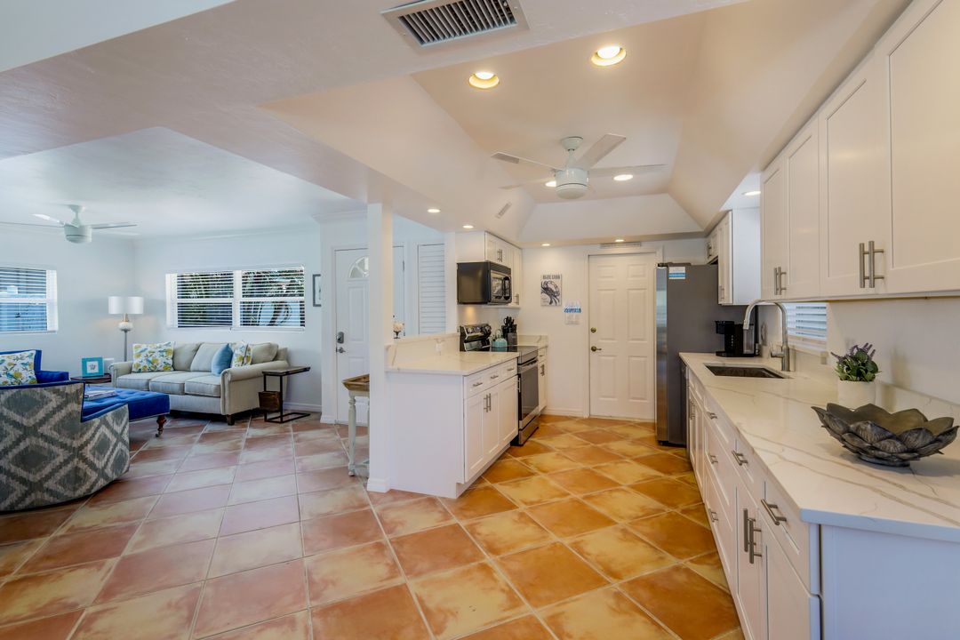 517 94th Ave N, Naples, FL 34108