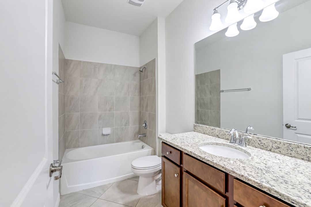 1750 Alameda Dr, Naples, FL 34120