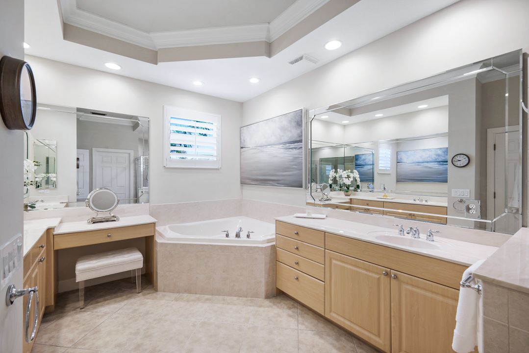 9201 Quartz Ln #202, Naples, FL 34120