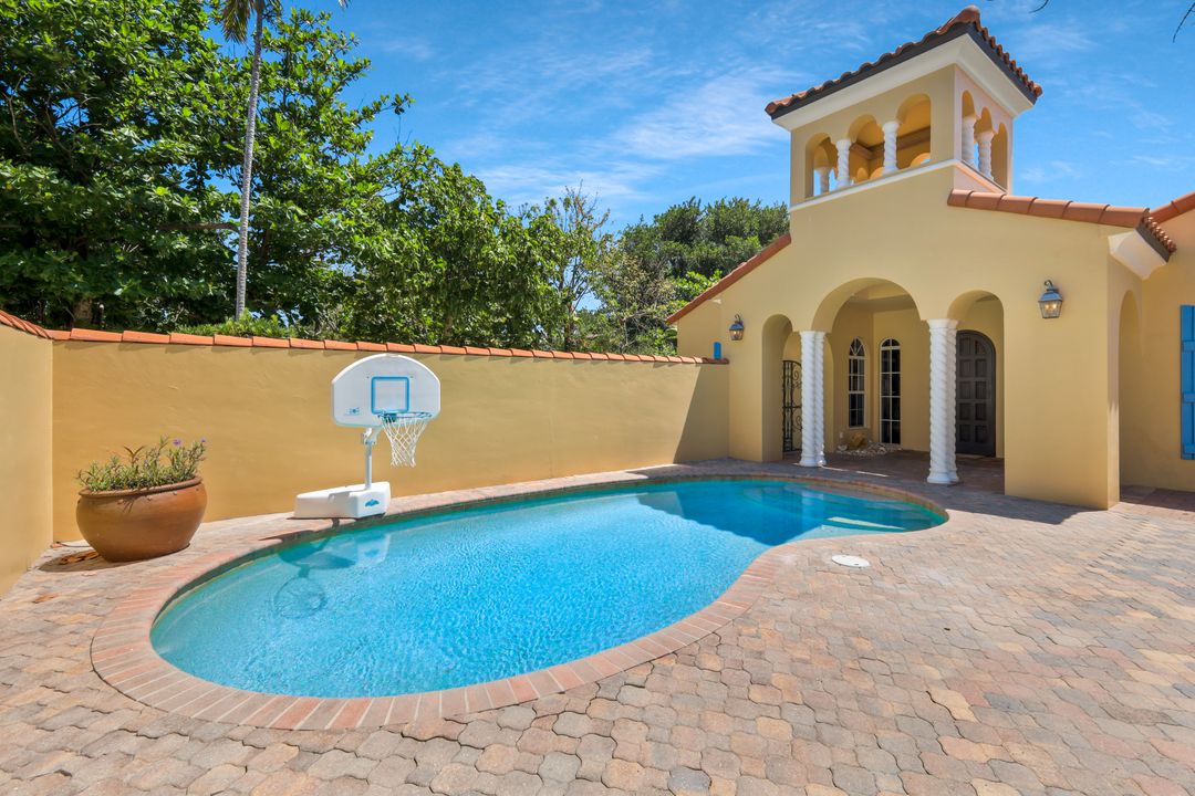 16167 Captiva Dr, Captiva, FL 33924