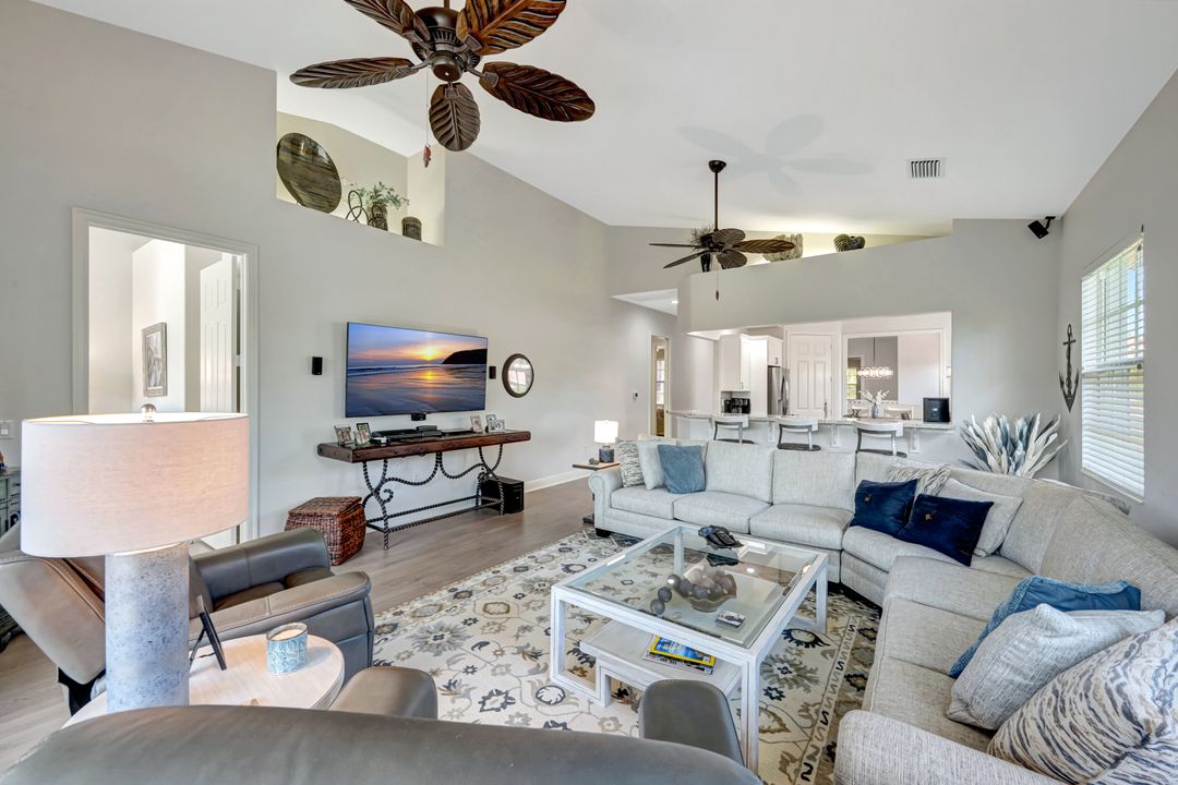 7842 Hawthorne Dr #1703, Naples, FL 34113