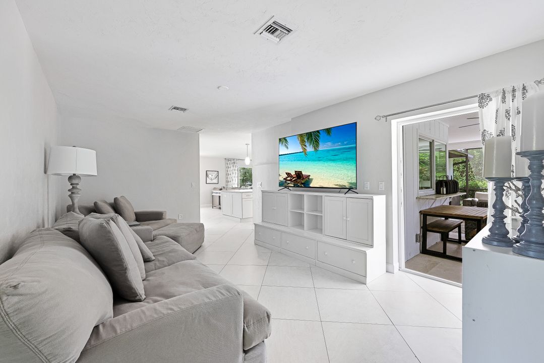9949 Winchester Wood, Naples, FL 34109
