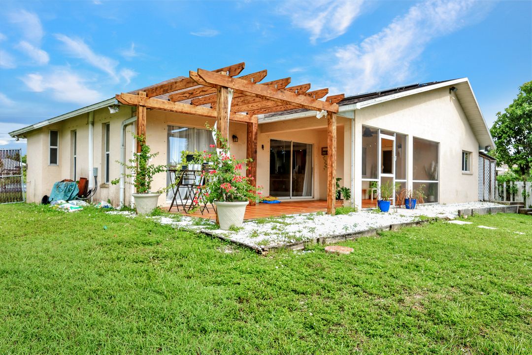 1701 54th Terrace SW, Naples, FL 34116