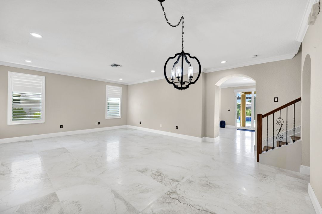 1764 Birdie Dr, Naples, FL 34120
