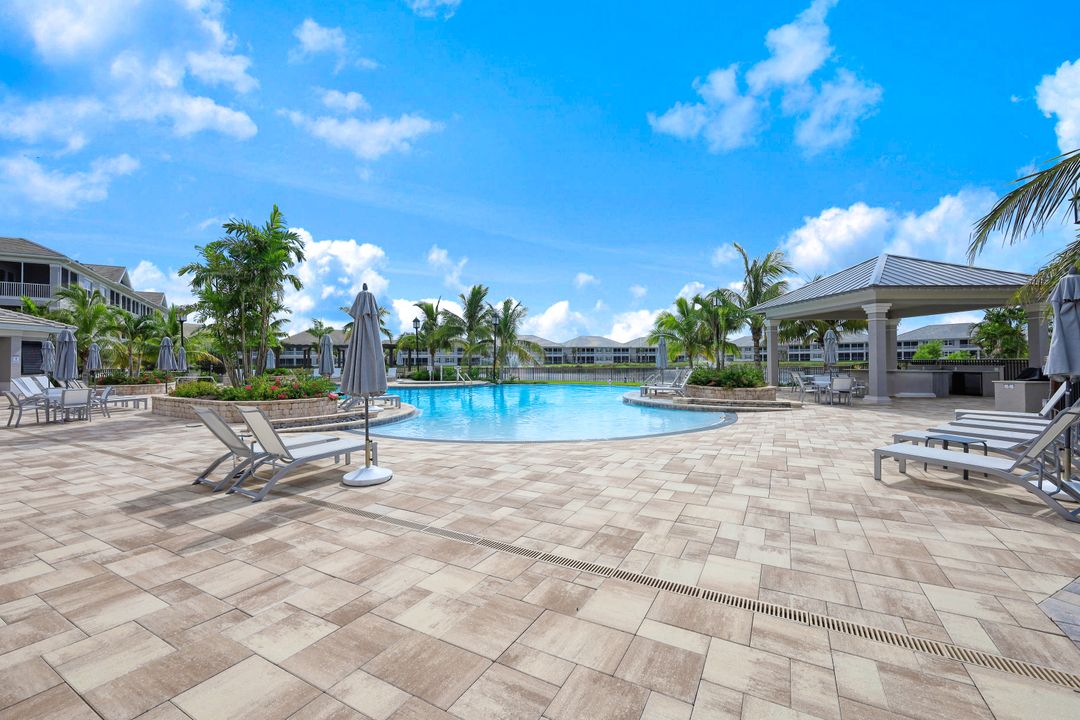 250 Indies Dr E  #202, Naples, FL 34114