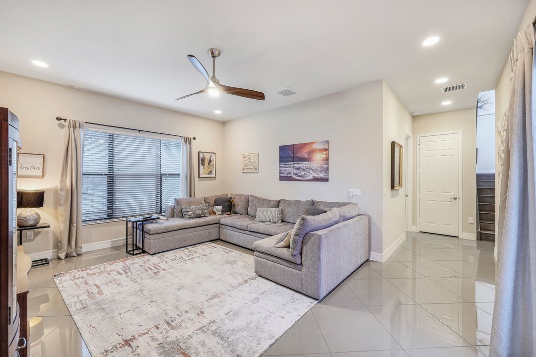 4679 Azalea Dr, Naples, FL 34119