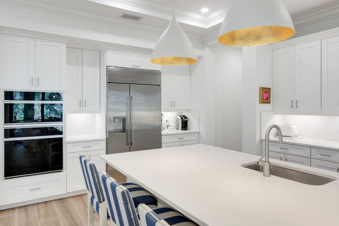 2472 Breakwater Wy #11-102, Naples, FL 34112