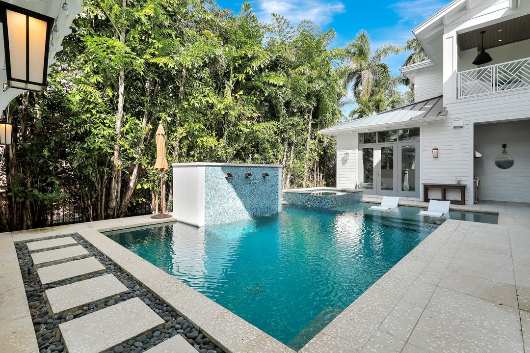 160 Broad Ave S, Naples, FL 34102