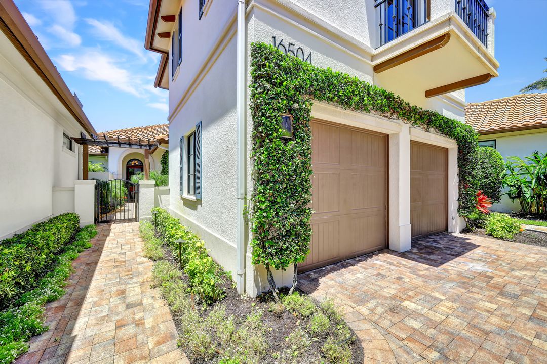 16504 Talis Park Dr, Naples, FL 34110