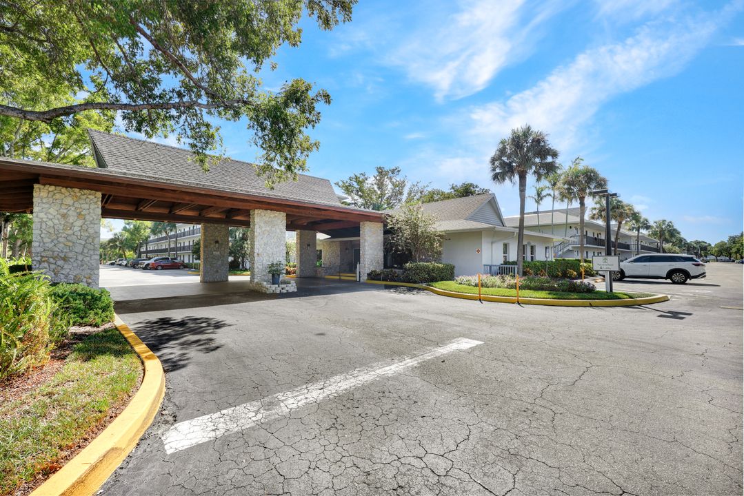 600 Neapolitan Way #257, Naples, FL 34103