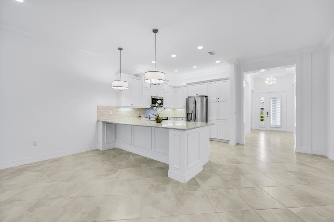13670 Mandarin Cir, Naples, FL 34109