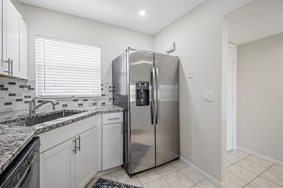 201 Quail Forest Blvd #202, Naples, FL 34105