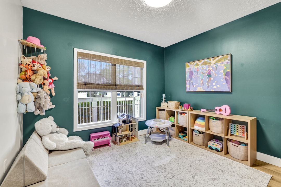 534 Leawood Cir, Naples, FL 34104