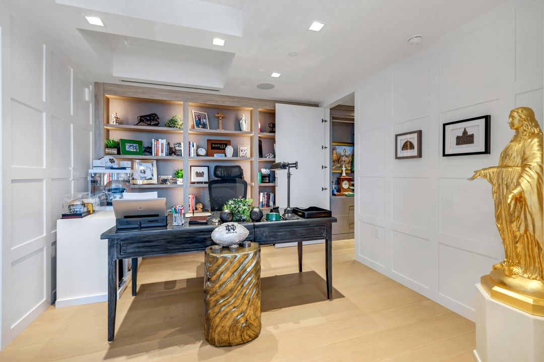 6897 Grenadier Blvd #601, Naples, FL 34108