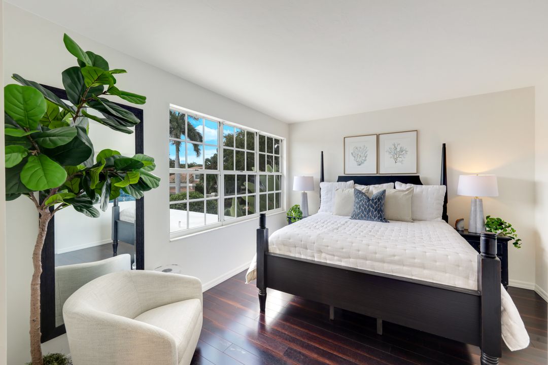 211 Via Napoli, Naples, FL 34105