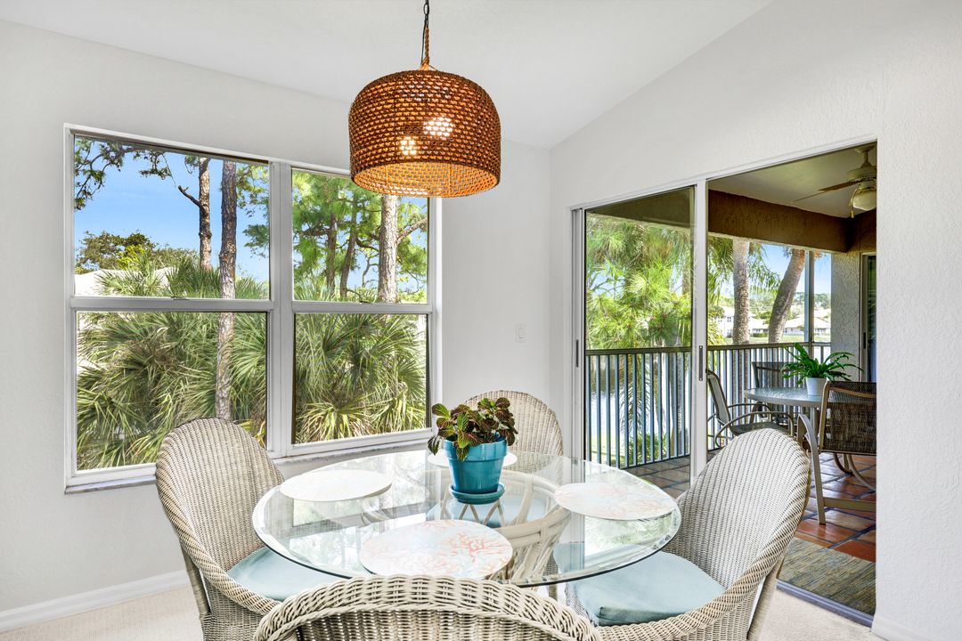 314 Emerald Bay Cir #I-5, Naples, FL 34110