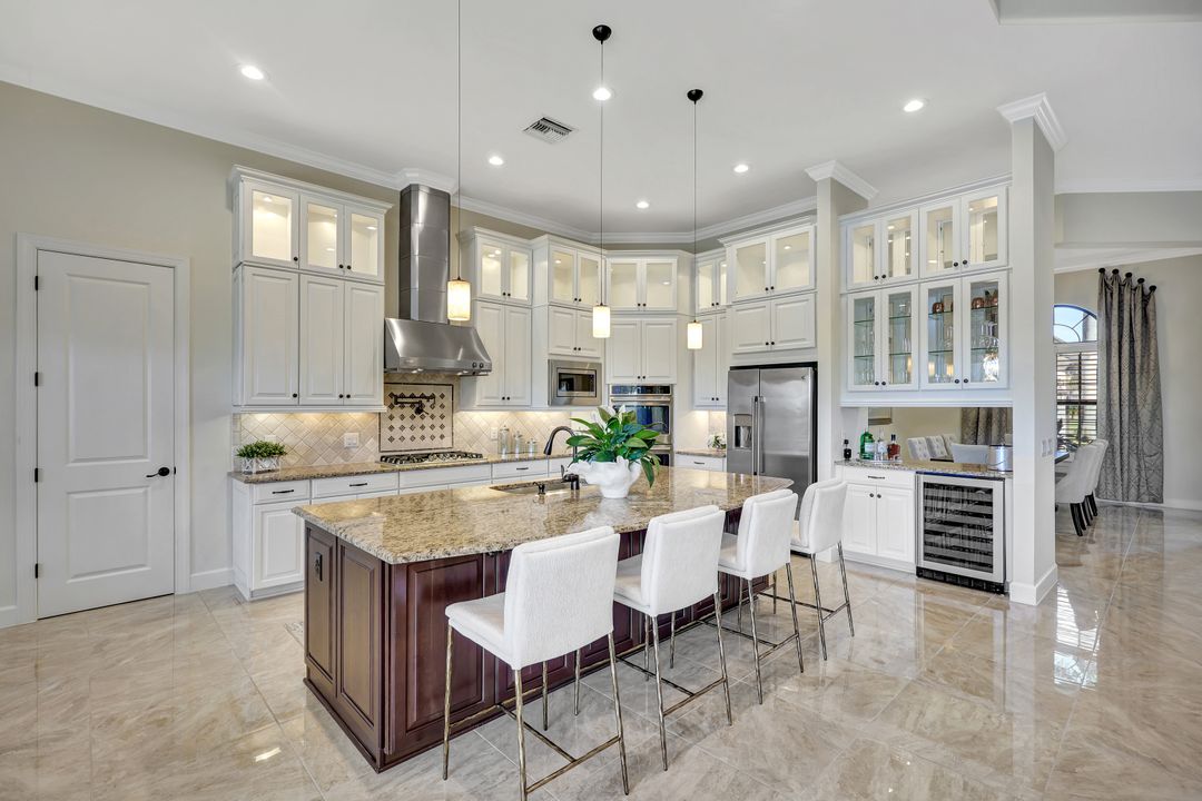 3181 Olympia Ln, Naples, FL 34114