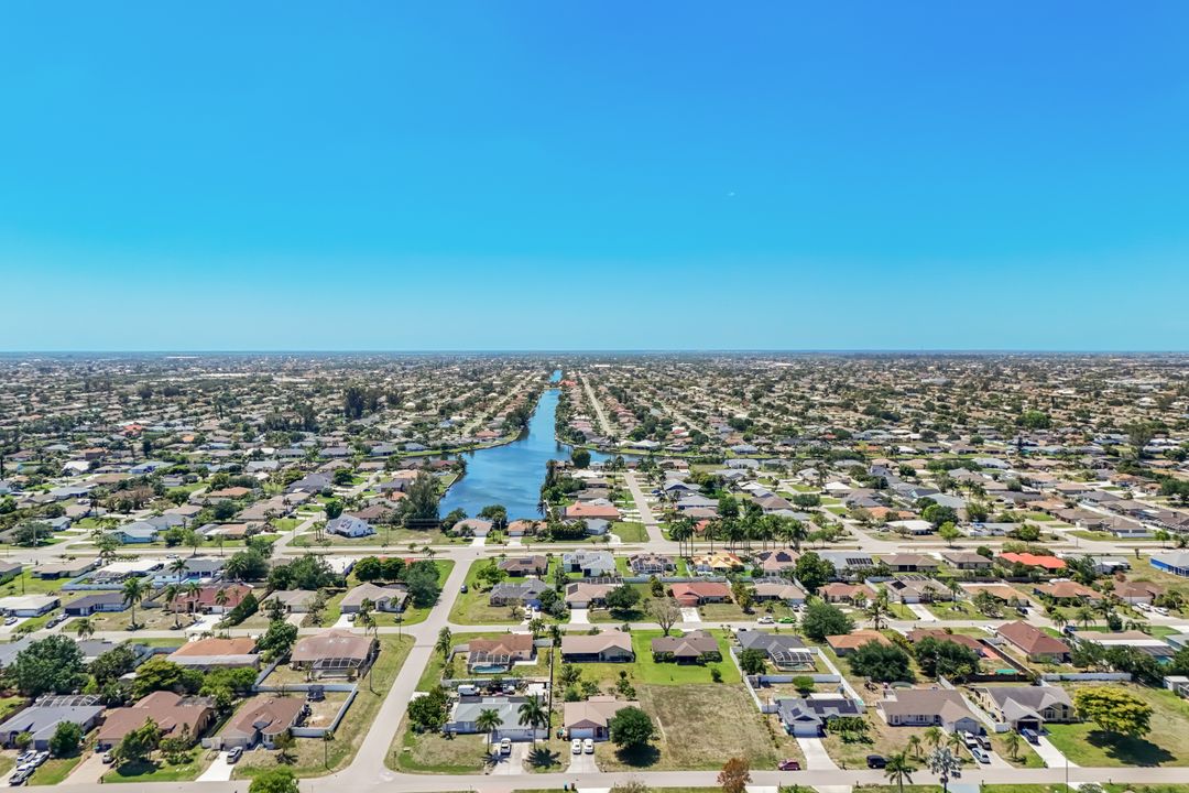 2004 SE 8th Ave, Cape Coral, FL 33990
