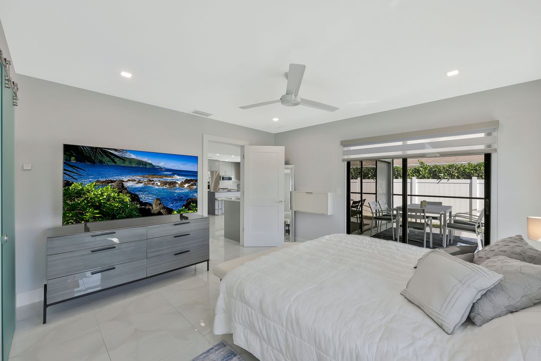 532 103rd Ave N, Naples, FL 34108