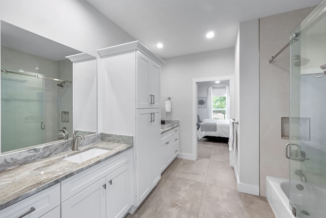 605 107th Ave N, Naples, FL 34108
