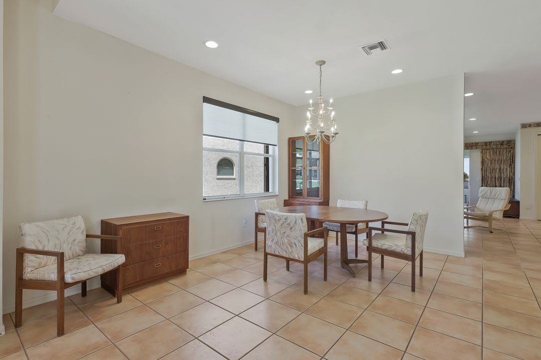 1726 Emerald Cove Cir, Cape Coral, FL 33991