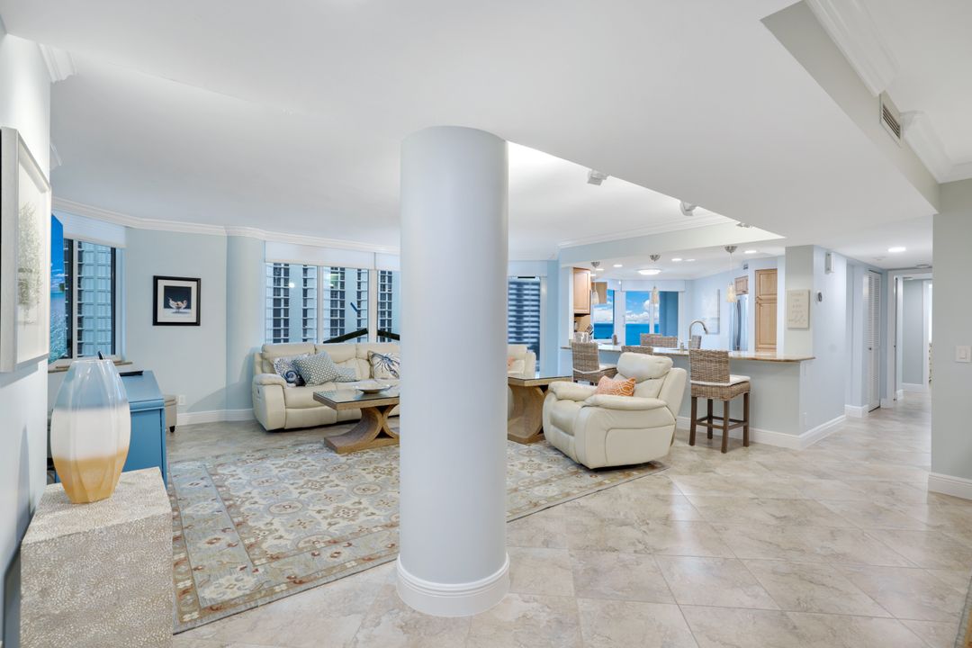 4041 Gulf Shore Blvd N #704, Naples, FL 34103