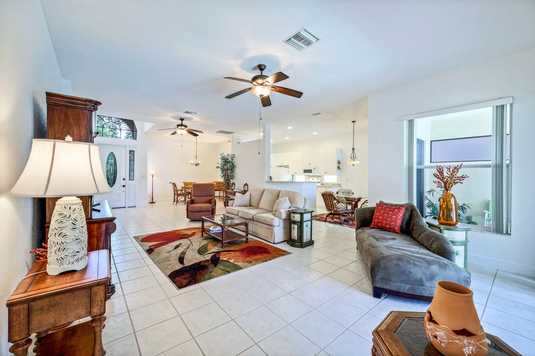 939 Fountain Run, Naples, FL 34119