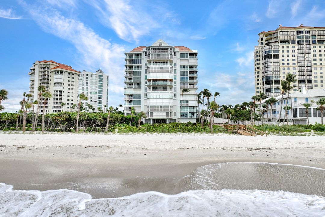 20 Seagate Dr #1102 (PH-2), Naples, FL 34103