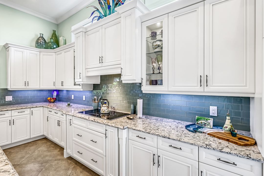 6320 Lyford Isle Dr, Naples, FL 34112