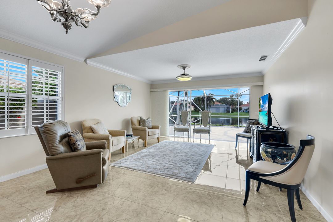 5808 Drummond Way, Naples, FL 34119