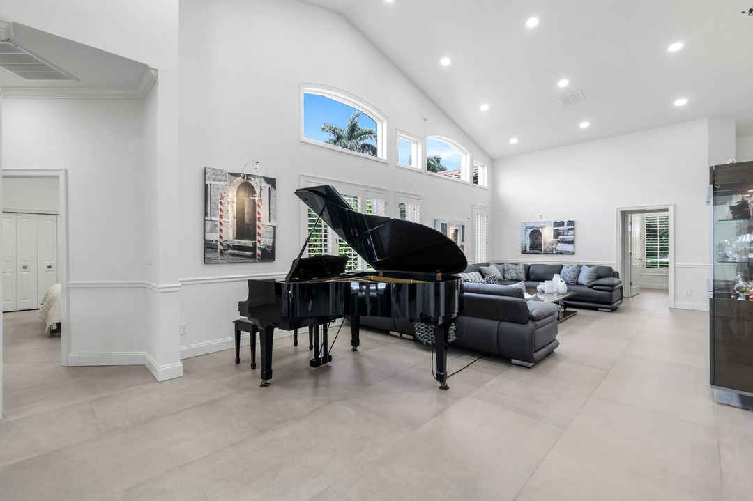 9245 The Ln, Naples, FL 34109