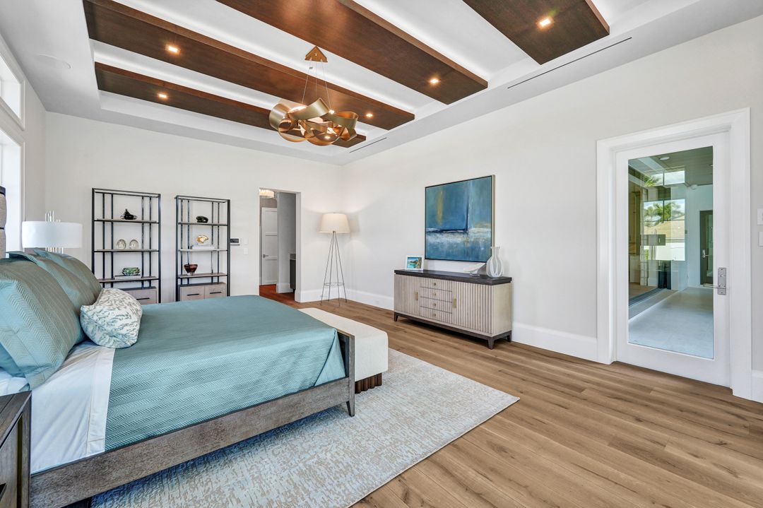 3637 Crayton Rd, Naples, FL 34103