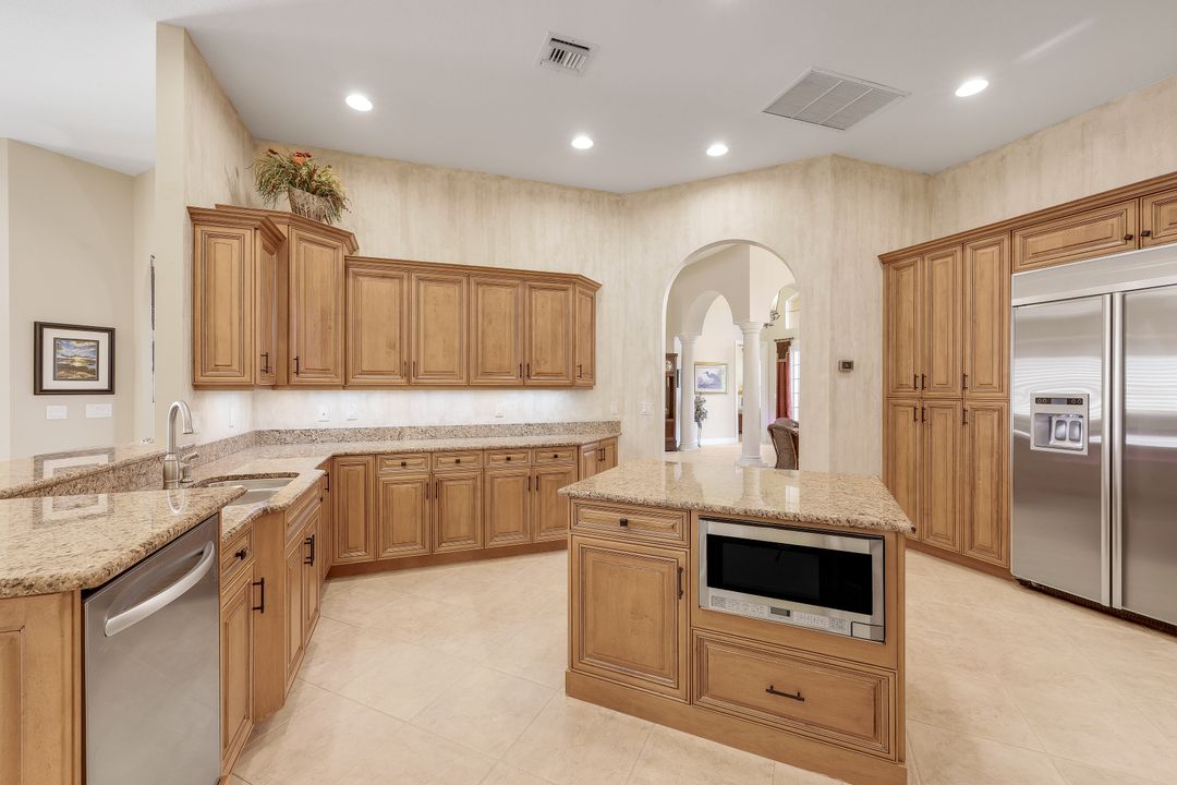 10168 Avonleigh Dr, Bonita Springs, FL 34135