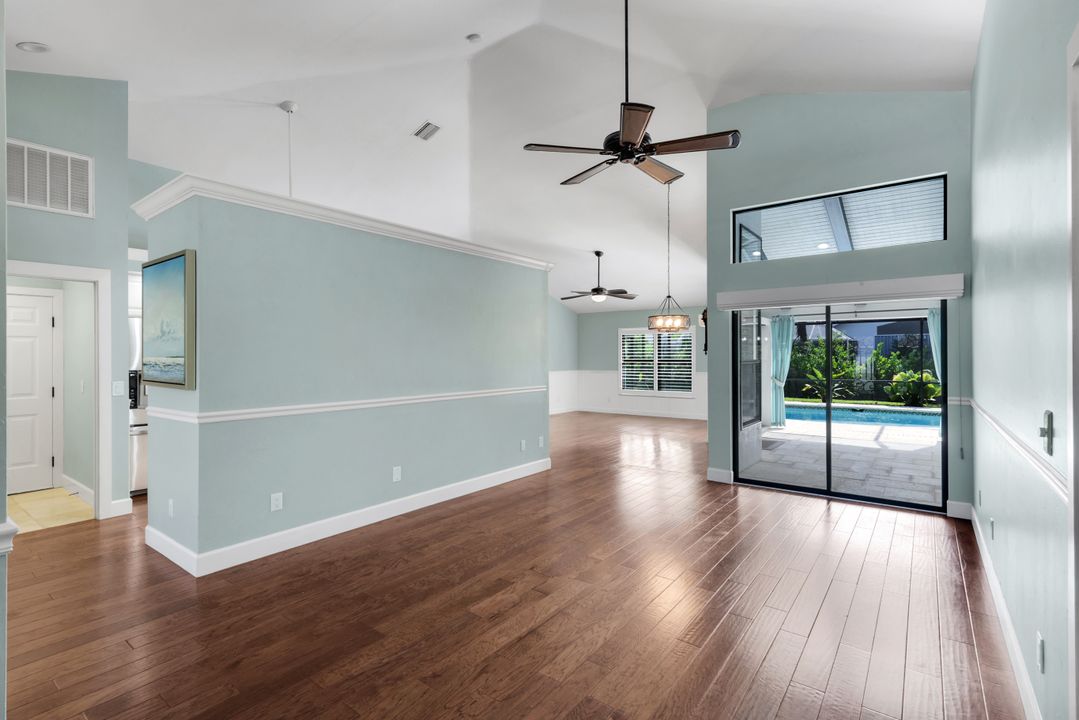 520 Raven Way, Naples, FL 34110