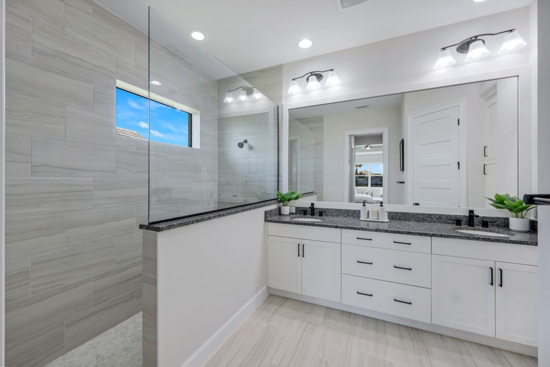 8850 Calypso Ct, Naples, FL 34112