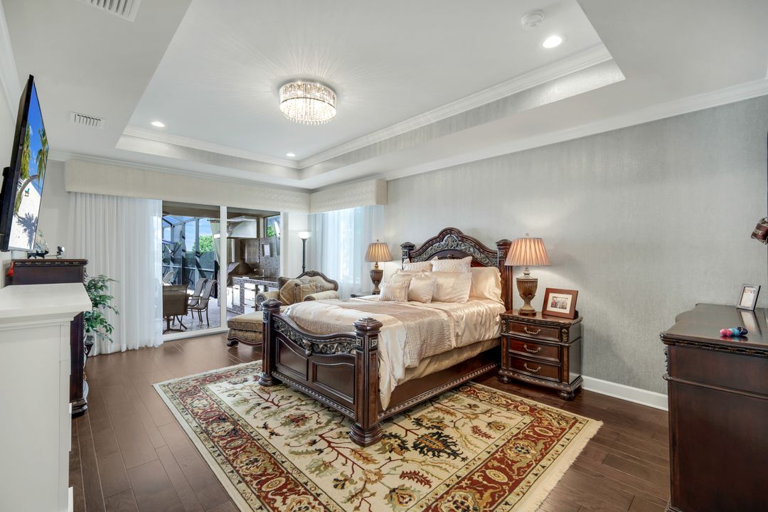 9075 Breakwater Dr, Naples, FL 34120