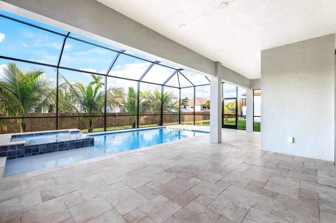 860 Palmetto Pointe Cir, Cape Coral, FL 33991