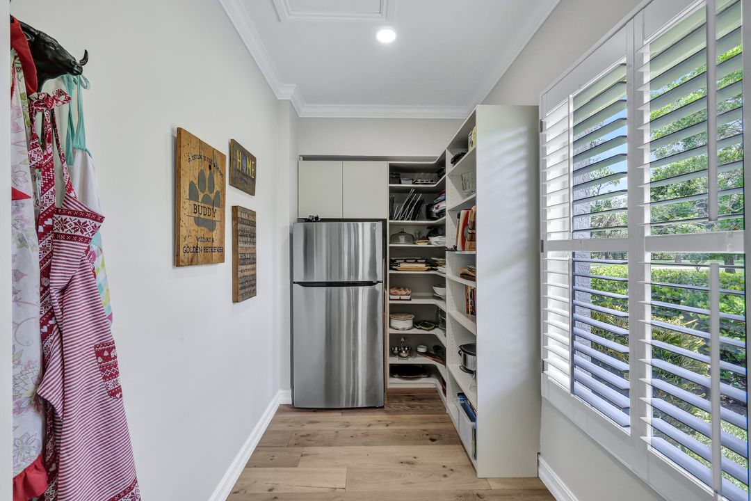 4624 Pond Apple Dr N, Naples, FL 34119