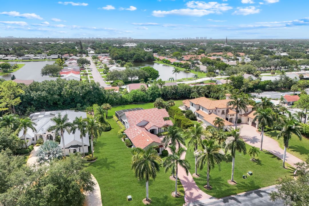 9245 The Ln, Naples, FL 34109