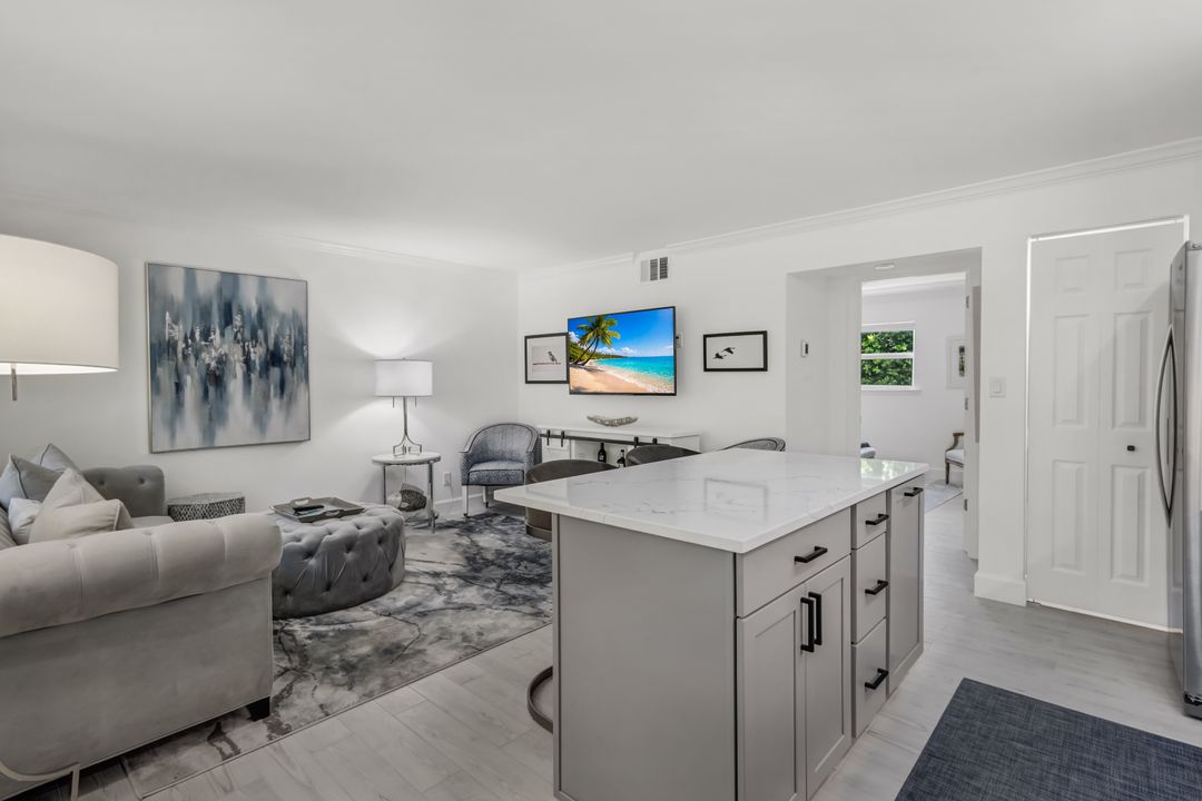 960 7th St S #105, Naples, FL 34102