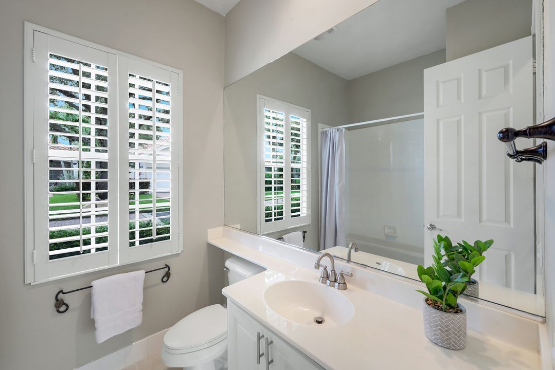 4362 Queen Elizabeth Way, Naples, FL 34119