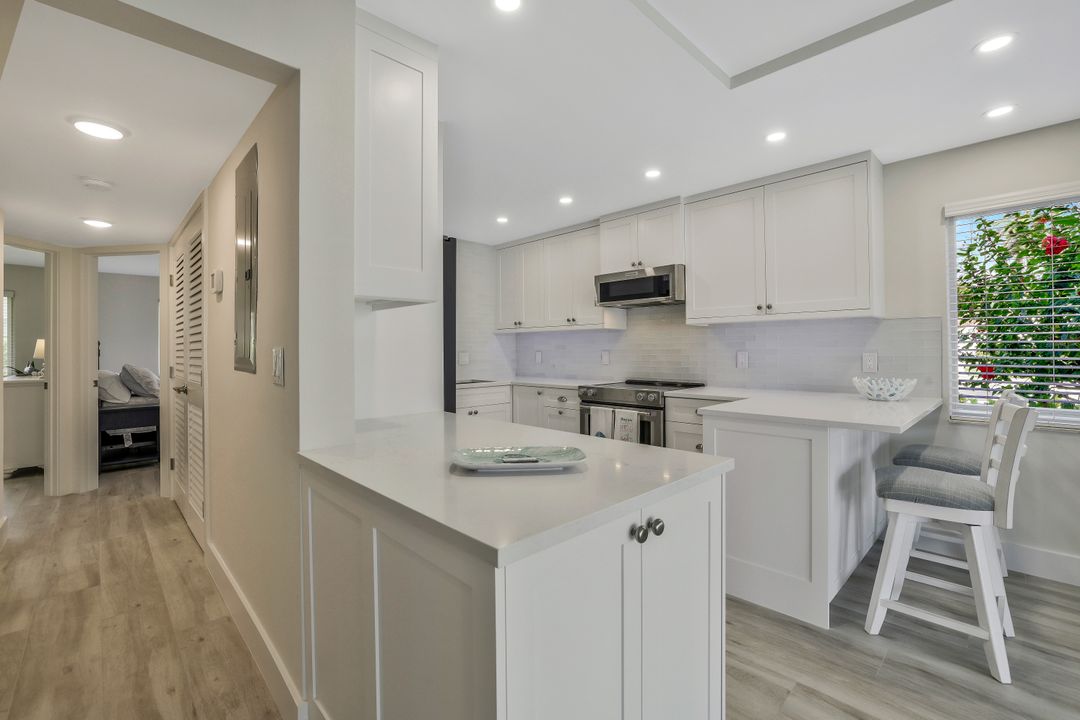 354 Harbour Dr, Naples, FL 34103