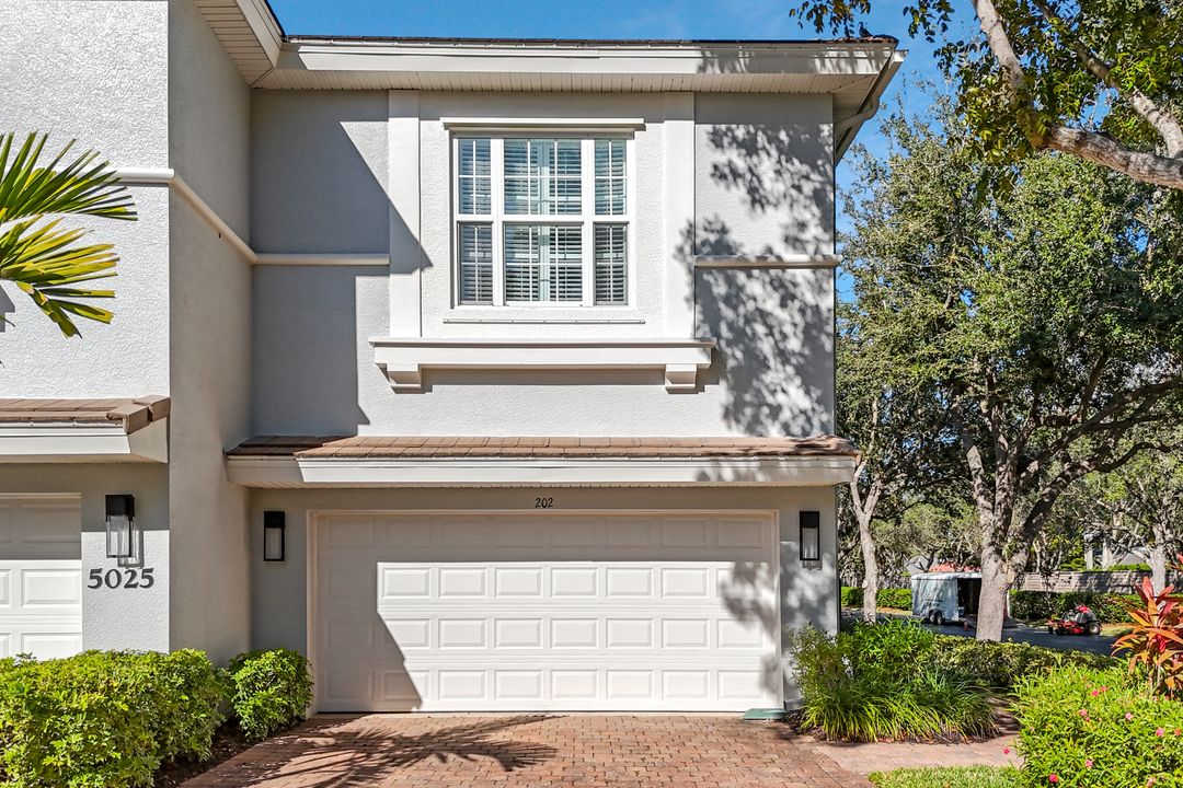 5025 Blauvelt Way #202, Naples, FL 34105