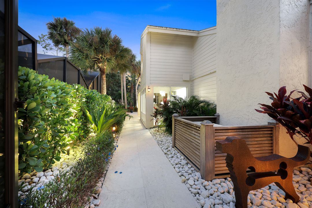 370 Edgemere Way N, Naples, FL 34105